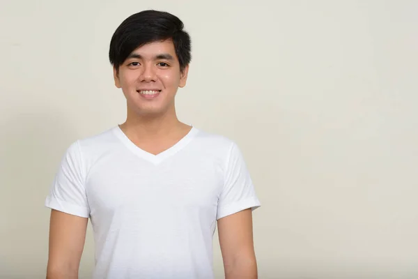 Estudio Disparo Joven Guapo Filipino Hombre Sobre Fondo Blanco — Foto de Stock