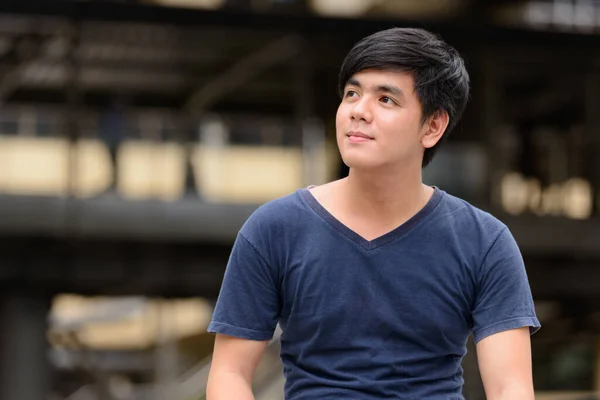 Portré Fiatal Jóképű Filippínó Férfi Város Utcáin Szabadban — Stock Fotó