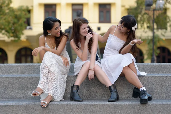 Portrait Three Multi Ethnic Young Beautiful Women Friends Together Park — Foto Stock