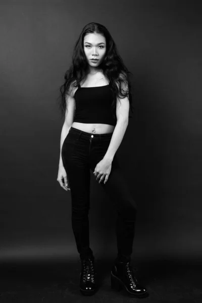 Зйомки Молодої Красивої Азіатської Трансгендерної Жінки Чорно Білому — стокове фото