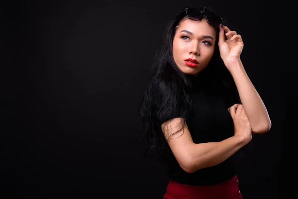 Studio Shot Unge Smukke Asiatiske Transseksuelle Forretningskvinde Sort Baggrund - Stock-foto