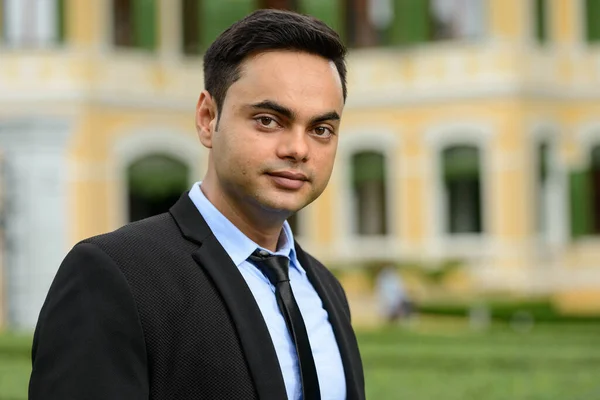 Portrait Jeune Homme Affaires Indien Dans Ville — Photo