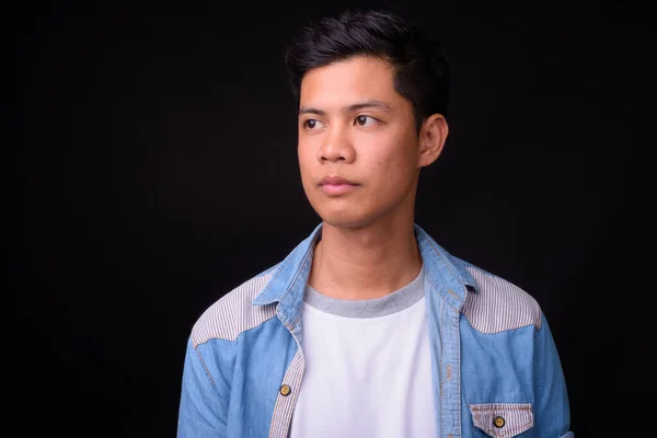 Studio Skott Ung Snygg Filippinsk Man Mot Svart Bakgrund — Stockfoto