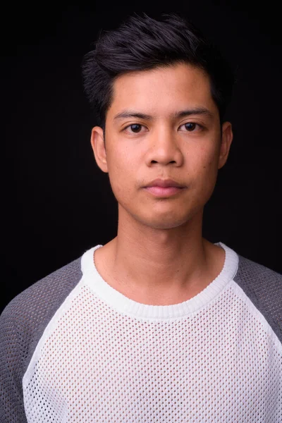 Знімок Молодого Вродливого Філіппінського Чоловіка Чорному Фоні — стокове фото