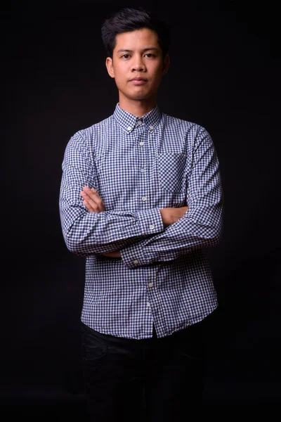 Знімок Молодого Філіппінського Бізнесмена Чорному Фоні — стокове фото