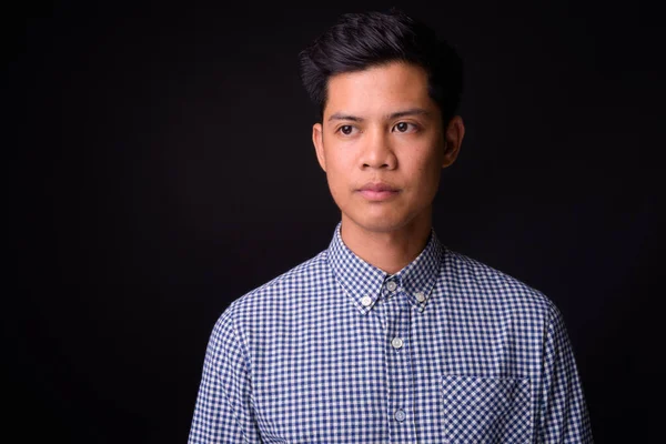 Знімок Молодого Філіппінського Бізнесмена Чорному Фоні — стокове фото