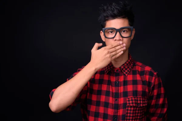 Estúdio Tiro Jovem Bonito Filipino Hipster Homem Com Óculos Contra — Fotografia de Stock