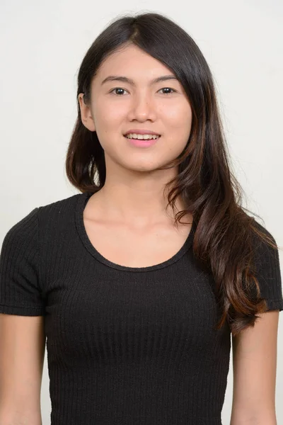 Estudio Disparo Joven Hermosa Mujer Asiática Sobre Fondo Blanco —  Fotos de Stock
