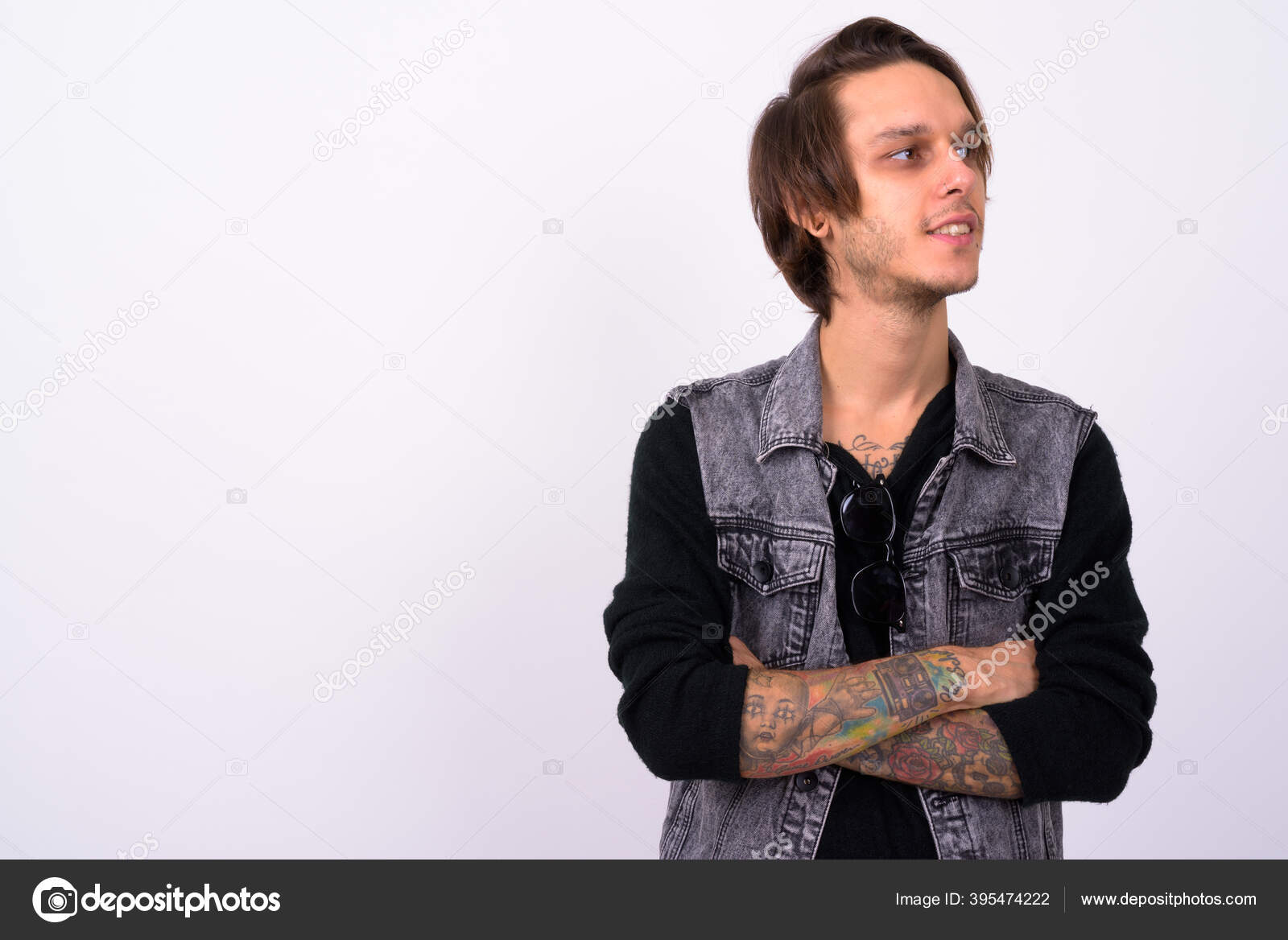 Estudio Disparo Joven Hombre Rebelde Guapo Con Ropa Elegante — Foto de  stock #395474222 © amazingmikael, image size:1600x1168