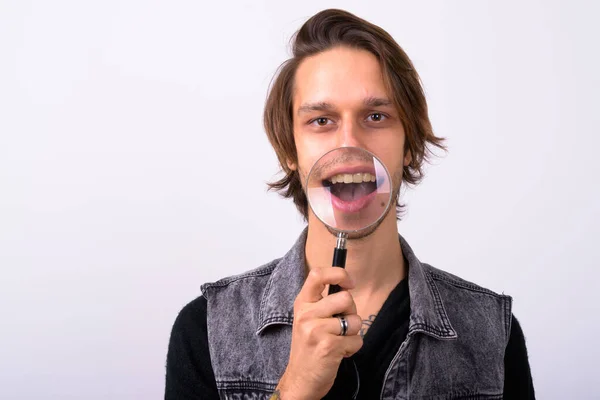 Estúdio Tiro Jovem Bonito Homem Rebelde Vestindo Roupas Elegantes — Fotografia de Stock