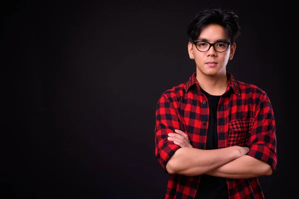 Estúdio Tiro Jovem Bonito Filipino Hipster Homem Com Óculos Contra — Fotografia de Stock