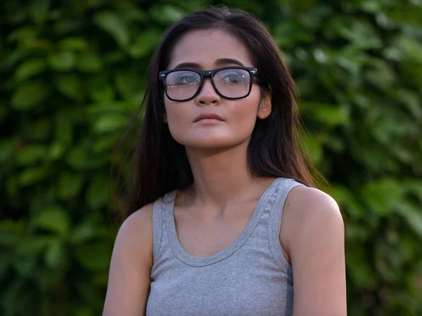 Retrato Joven Hermosa Mujer Asiática Con Naturaleza Aire Libre — Foto de Stock