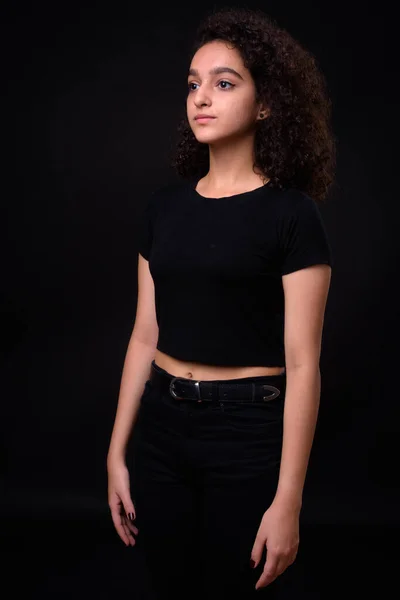 Studio Shot Jeune Belle Adolescente Iranienne Aux Cheveux Bouclés Sur — Photo