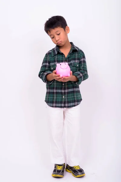 Студийный Снимок Милого Азиатского Мальчика Зеленой Клетчатой Рубашке Белом Фоне — стоковое фото