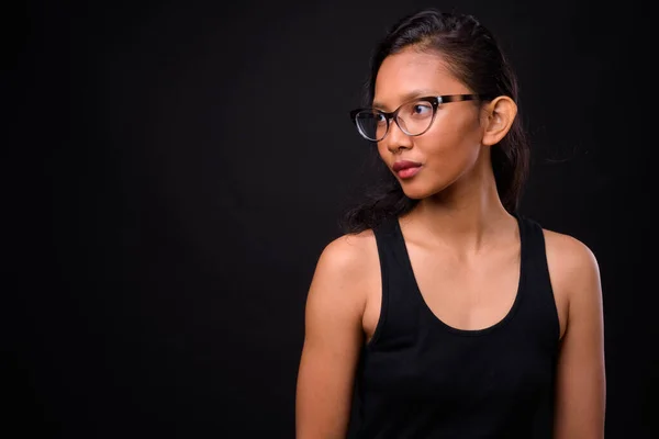Estudio Disparo Joven Hermosa Mujer Asiática Con Anillo Nariz Sobre —  Fotos de Stock
