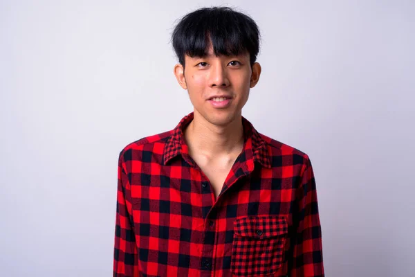 Studioaufnahme Eines Jungen Hübschen Asiatischen Hipsters Vor Weißem Hintergrund — Stockfoto