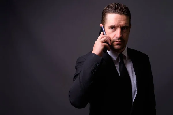 Studio Shot Handsome Bearded Businessman Suit Gray Background — Stock Photo, Image
