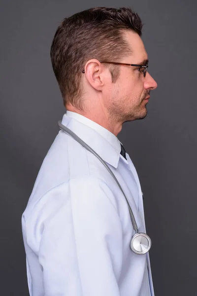 Studio Shot Handsome Bearded Man Doctor Eyeglasses Gray Background — Stock Photo, Image