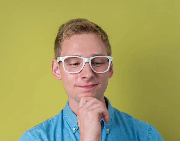 Estudio Disparo Joven Hombre Negocios Guapo Con Pelo Rubio Sobre — Foto de Stock