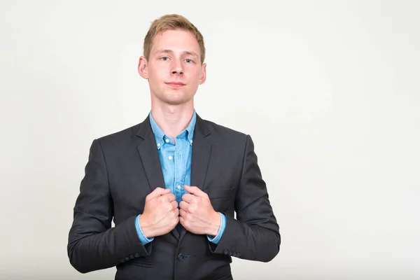 Studioaufnahme Eines Jungen Gut Aussehenden Geschäftsmannes Anzug Mit Blonden Haaren — Stockfoto