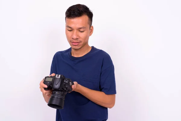 Estúdio Tiro Jovem Asiático Homem Contra Fundo Branco — Fotografia de Stock