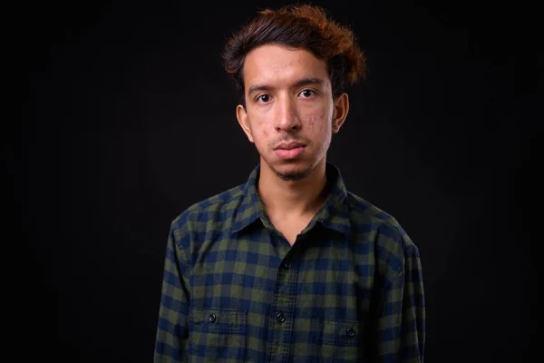 Estúdio Tiro Jovem Asiático Hipster Homem Com Cabelo Encaracolado Acne — Fotografia de Stock