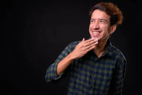 Estúdio Tiro Jovem Asiático Hipster Homem Com Cabelo Encaracolado Acne — Fotografia de Stock