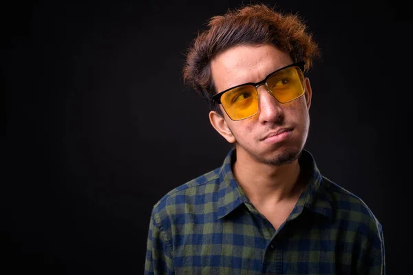 Estúdio Tiro Jovem Asiático Hipster Homem Com Cabelo Encaracolado Acne — Fotografia de Stock