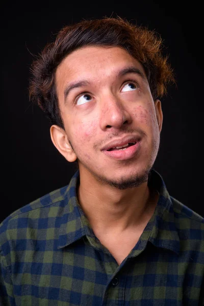 Studio Shot Jeune Homme Hipster Asiatique Avec Les Cheveux Bouclés — Photo