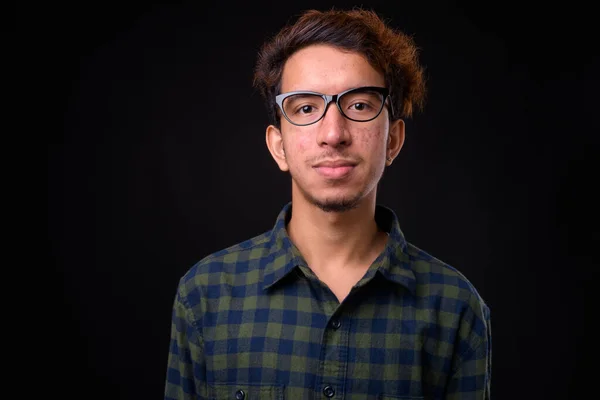 Estúdio Tiro Jovem Asiático Hipster Homem Com Cabelo Encaracolado Acne — Fotografia de Stock