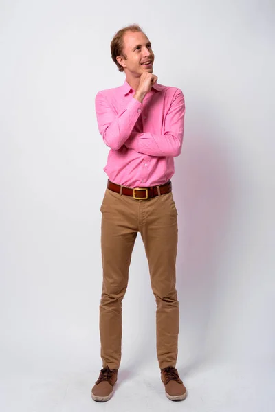 Studio Shot Van Zakenman Met Blond Haar Dragen Roze Shirt — Stockfoto