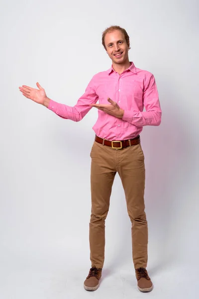 Estudio Hombre Negocios Con Pelo Rubio Con Camisa Rosa Sobre — Foto de Stock