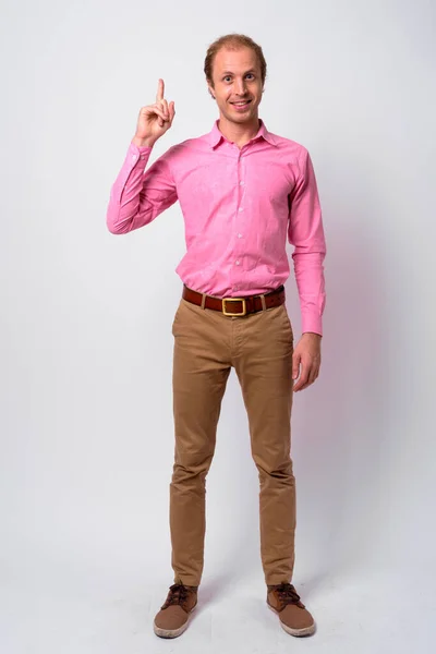 Studio Shot Van Zakenman Met Blond Haar Dragen Roze Shirt — Stockfoto