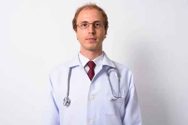 Studio Colpo Uomo Medico Con Capelli Biondi Che Indossano Occhiali — Foto Stock