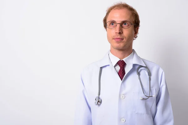 Estúdio Tiro Homem Médico Com Cabelo Loiro Vestindo Óculos Contra — Fotografia de Stock