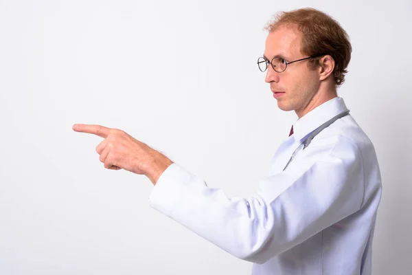 Studio Shot Homme Médecin Aux Cheveux Blonds Portant Des Lunettes — Photo