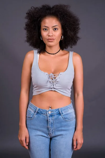 Estudio Joven Multi Étnica Mujer Afroamericana Con Pelo Afro Sobre — Foto de Stock