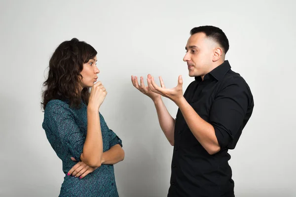 Studio Shot Van Jonge Man Jonge Vrouw Als Paar Samen — Stockfoto