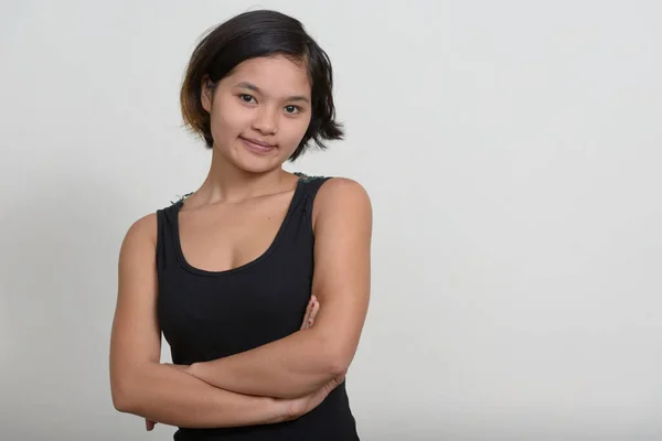 Studio Skott Ung Asiatisk Tonåring Flicka Med Kort Hår Mot — Stockfoto