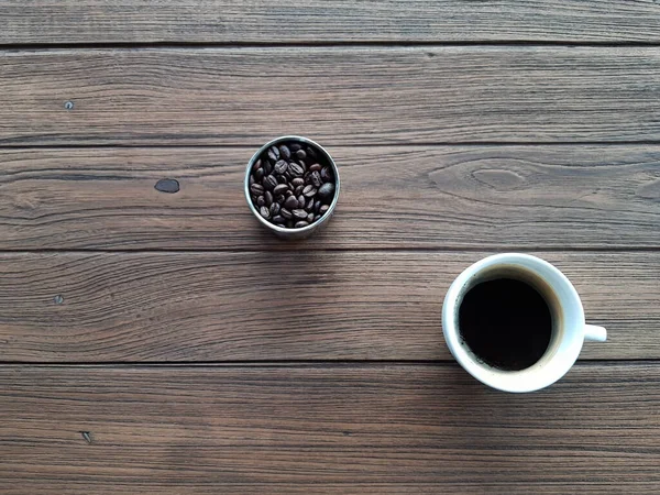 Fekete Kávé Asztalra Szolgált Fehér Kávé Kupa — Stock Fotó