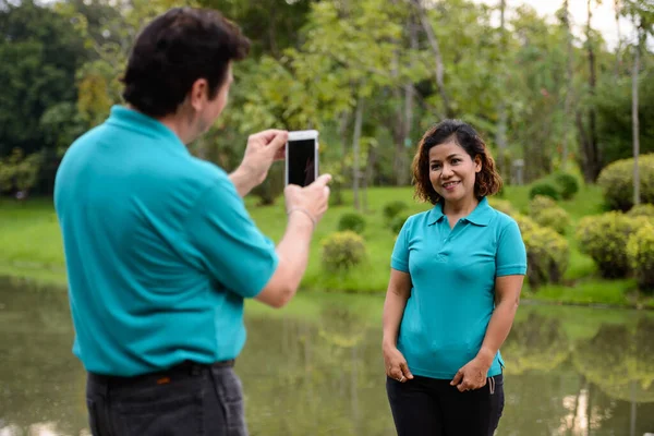 Retrato Hombre Maduro Mujer Asiática Madura Como Pareja Casada Multiétnica — Foto de Stock