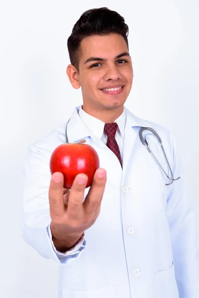 Studioaufnahme Eines Jungen Gutaussehenden Multiethnischen Arztes Vor Weißem Hintergrund — Stockfoto