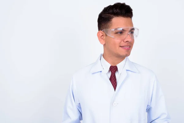 Studio Záběr Mladý Pohledný Multietnický Muž Lékař Jako Vědec Nosí — Stock fotografie