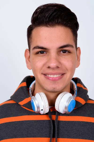 Estúdio Tiro Jovem Bonito Multi Étnico Homem Usando Capuz Contra — Fotografia de Stock