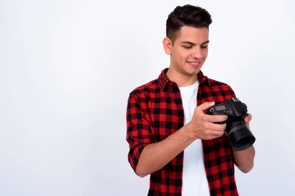 Studioaufnahme Eines Jungen Gutaussehenden Multiethnischen Hipsters Vor Weißem Hintergrund — Stockfoto