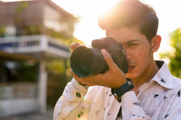 Portret Van Jonge Knappe Indiase Tiener Jongen Straten Buiten — Stockfoto