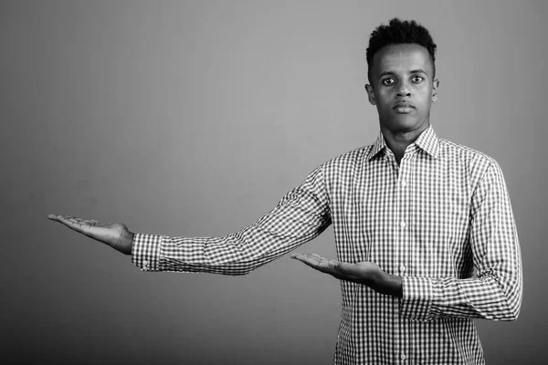 Estudio Joven Hombre Negocios Africano Guapo Con Camisa Cuadros Sobre — Foto de Stock