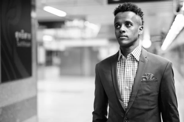 Portrait Young Handsome African Businessman Wearing Suit Subway Train Station — ストック写真