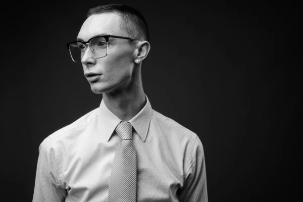 Studio Shot Jeune Homme Affaires Androgyne Beau Sur Fond Gris — Photo