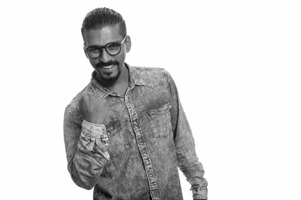 Στούντιο Πλάνο Του Νεαρού Όμορφος Γενειοφόρος Ινδική Hipster Άνθρωπος Απομονώνονται — Φωτογραφία Αρχείου